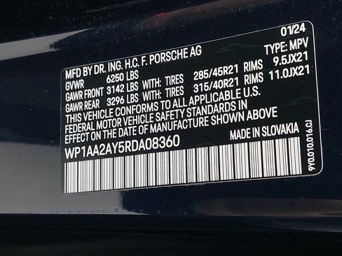 Certified 2024 Porsche Cayenne w/ Premium Package Plus (PFM) AWD/4WD image 37