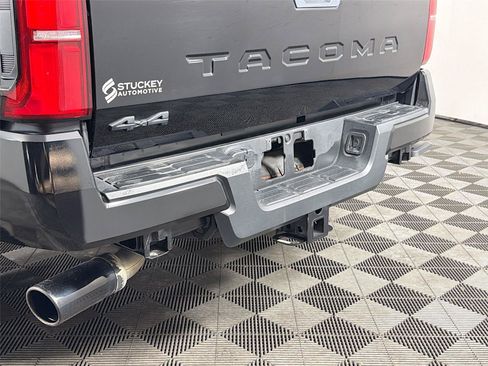 Used 2024 Toyota Tacoma TRD Off-Road AWD/4WD image 40