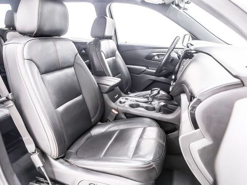 Used 2022 Chevrolet Traverse RS FWD image 32