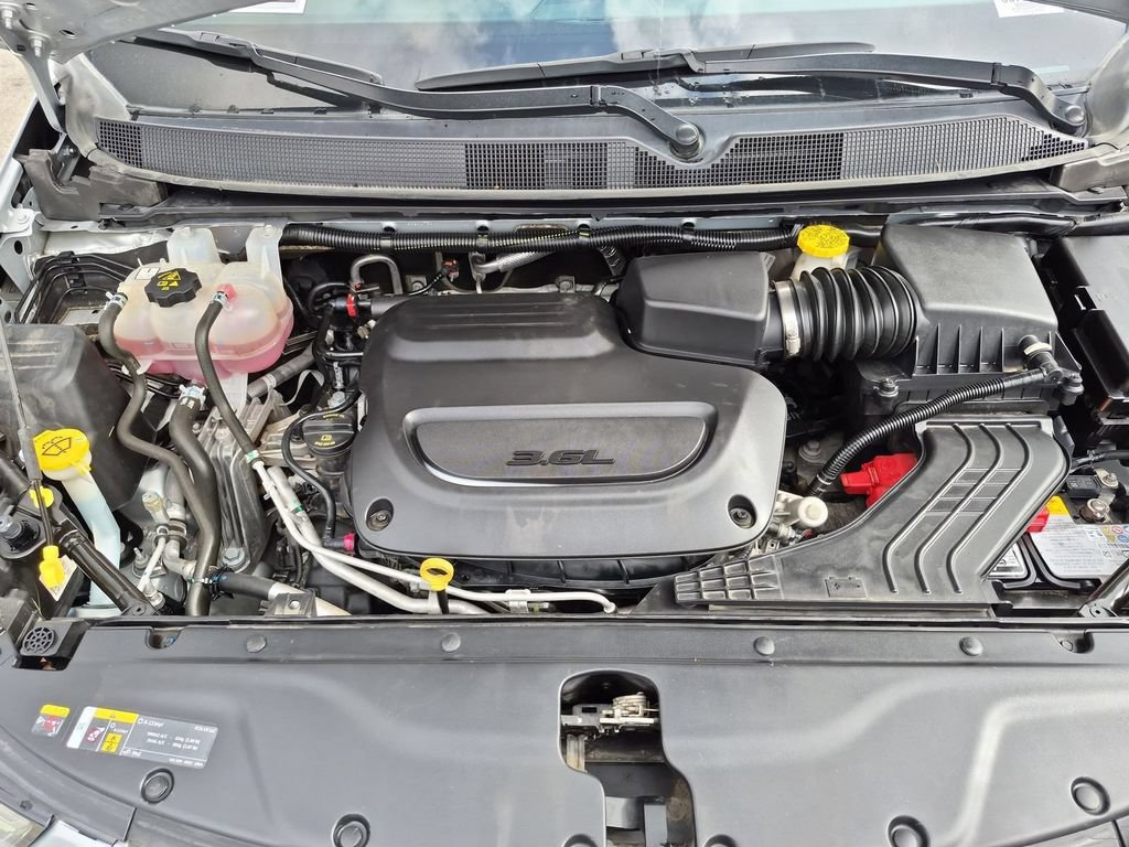 Used 2023 Chrysler Pacifica Touring-L FWD image 23