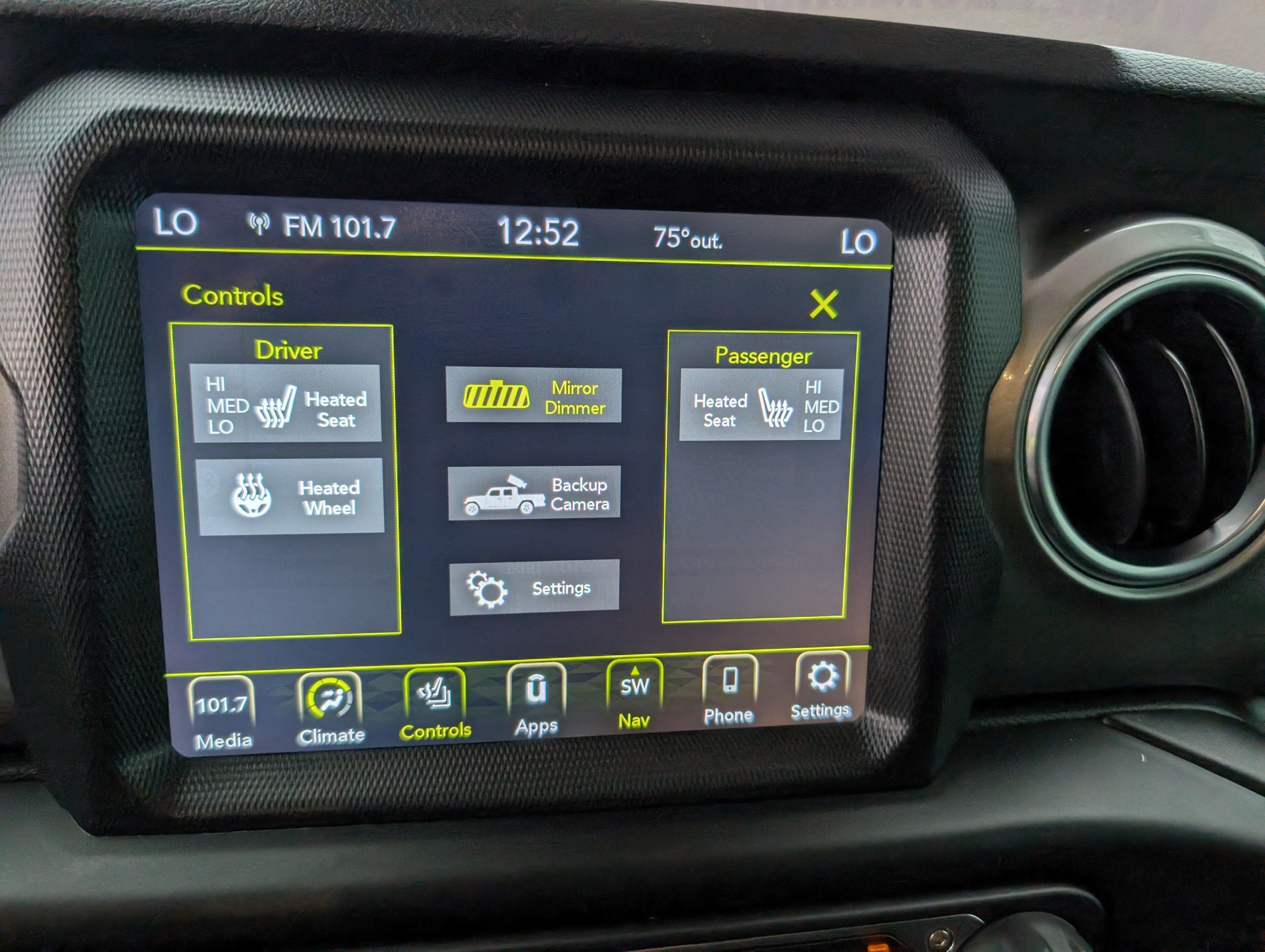 Used 2020 Jeep Gladiator Overland w/ Dual Top Group AWD/4WD image 22