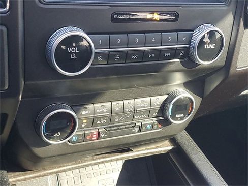 Used 2021 Ford Expedition Limited image 28