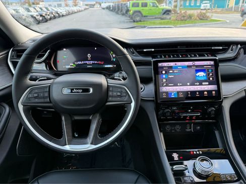 Used 2023 Jeep Grand Cherokee 4WD 4xe image 13