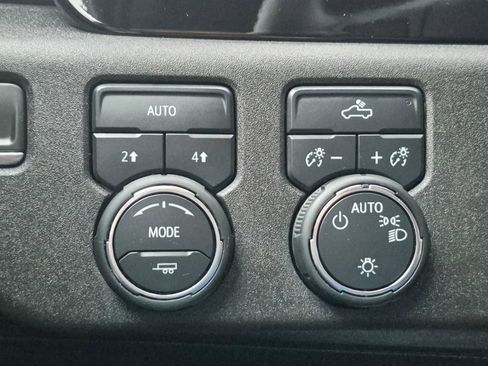 Used 2024 Chevrolet Silverado 1500 LT image 9