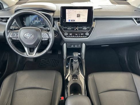 Used 2023 Toyota Corolla Cross XLE w/ Convenience Package FWD image 12