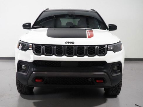 Used 2025 Jeep Compass Trailhawk AWD/4WD image 47