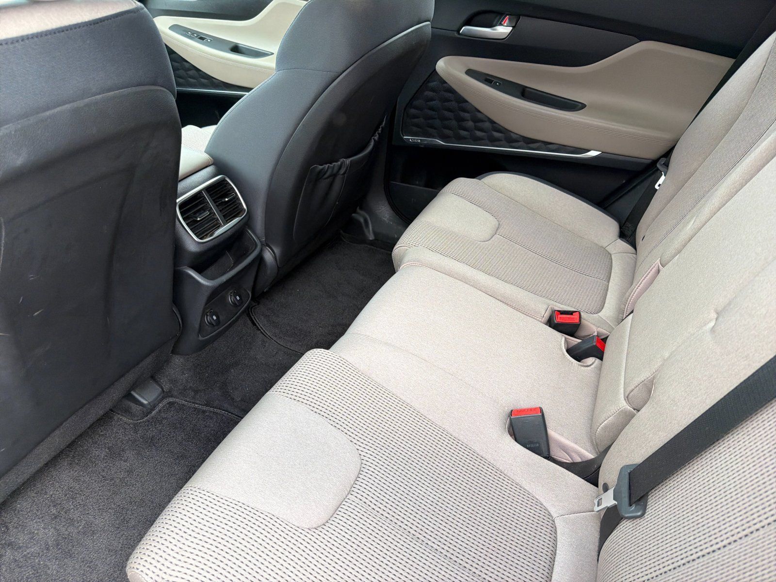 Used 2019 Hyundai Santa Fe SEL FWD image 11