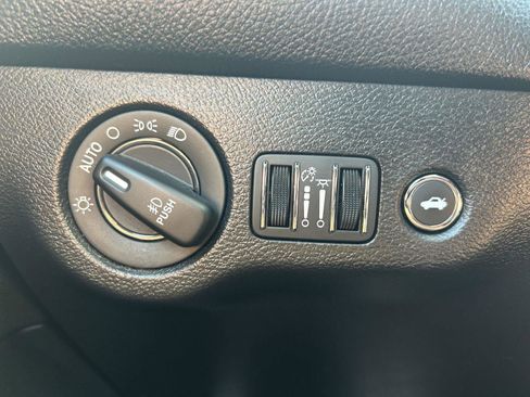 Used 2022 Dodge Challenger GT image 6