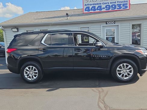 Used 2020 Chevrolet Traverse LT FWD image 2