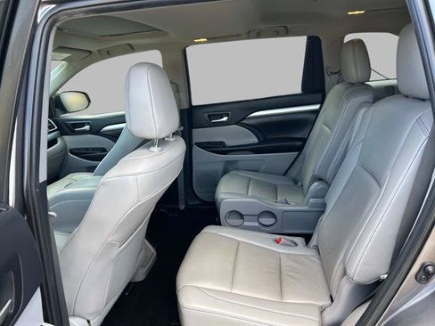 Used 2019 Toyota Highlander XLE image 10