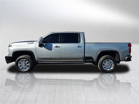 Used 2024 Chevrolet Silverado 3500 High Country w/ High Country Premium Package image 3
