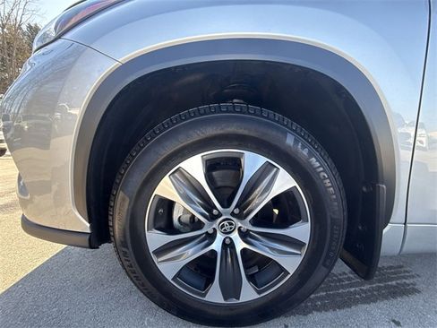 Used 2021 Toyota Highlander XLE image 10