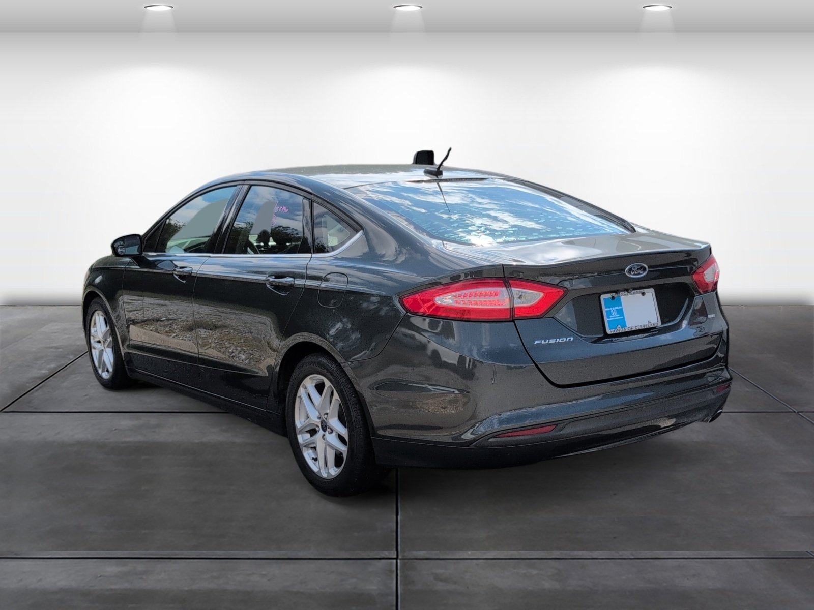 Used 2016 Ford Fusion SE FWD image 3