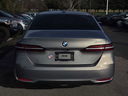 Used 2025 BMW 530i w/ Premium Package image 7