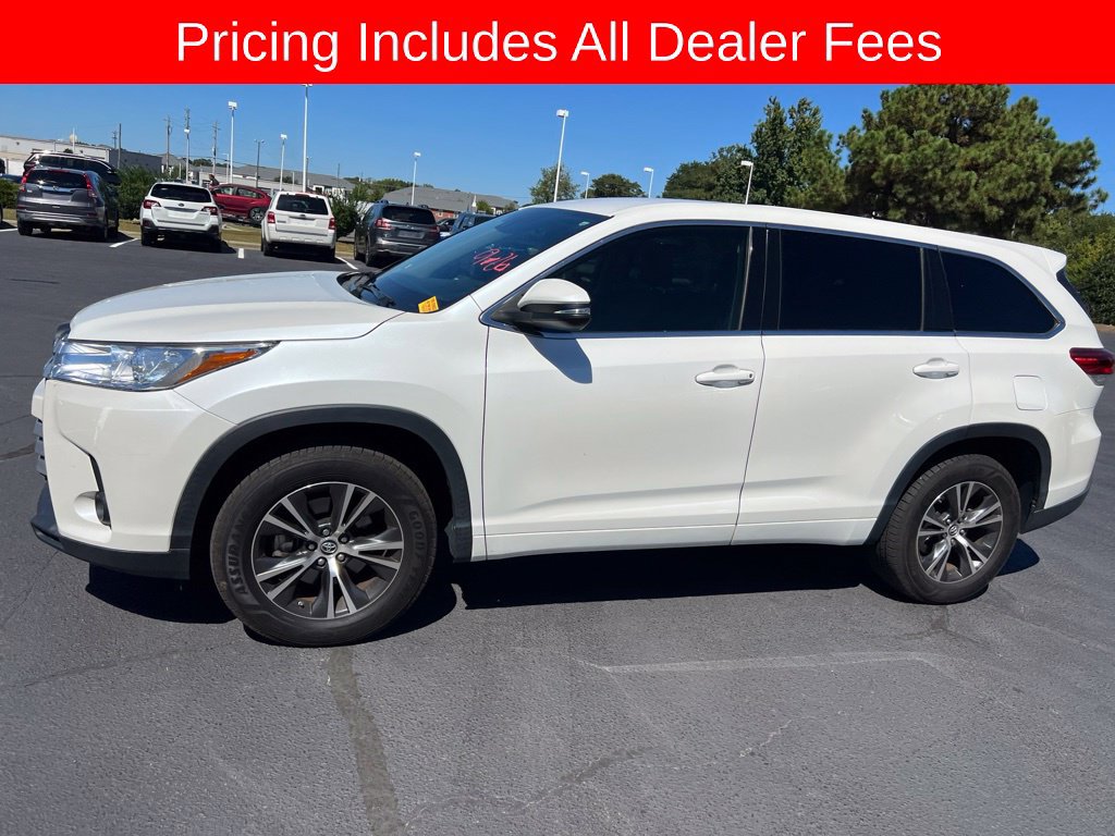 Used 2017 Toyota Highlander LE FWD image 10