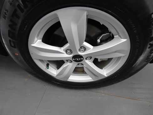 New 2025 Kia Sorento LX FWD image 9