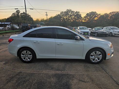 Used 2016 Chevrolet Cruze LS image 10