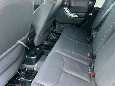 Used 2018 Jeep Wrangler Unlimited Sahara image 4