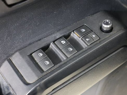 Used 2017 Toyota Tacoma SR image 18