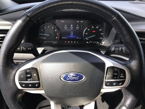 Used 2022 Ford Explorer XLT AWD/4WD image 14