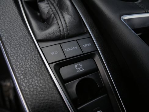 Certified 2021 Toyota Avalon XSE image 31