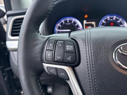 Used 2018 Toyota Highlander Limited image 24
