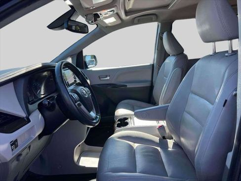 Certified 2020 Toyota Sienna XLE image 16