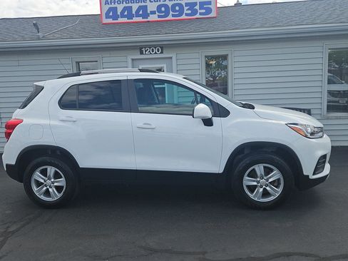 Used 2022 Chevrolet Trax LT w/ LT Convenience Package AWD/4WD image 2