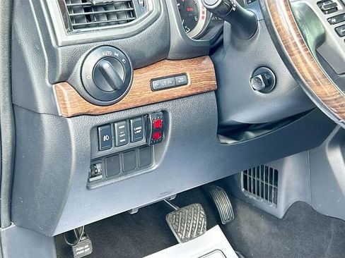 Used 2018 Nissan Titan Platinum Reserve w/ Platinum Utility Package AWD/4WD image 7