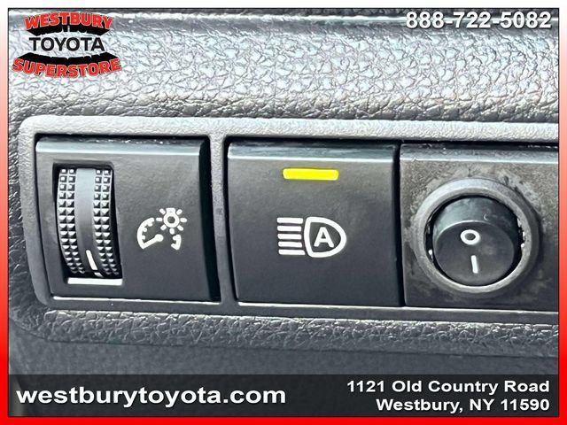 Used 2024 Toyota Corolla SE w/ SE Premium Package FWD image 21