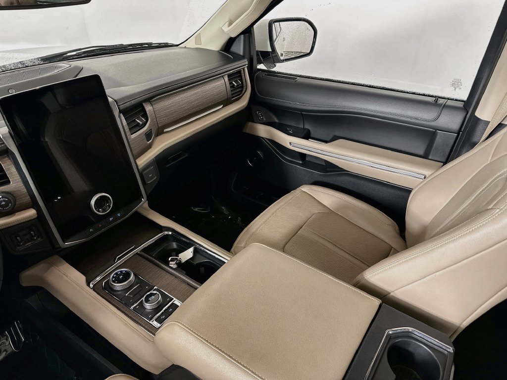 Used 2023 Ford Expedition Limited AWD/4WD image 31