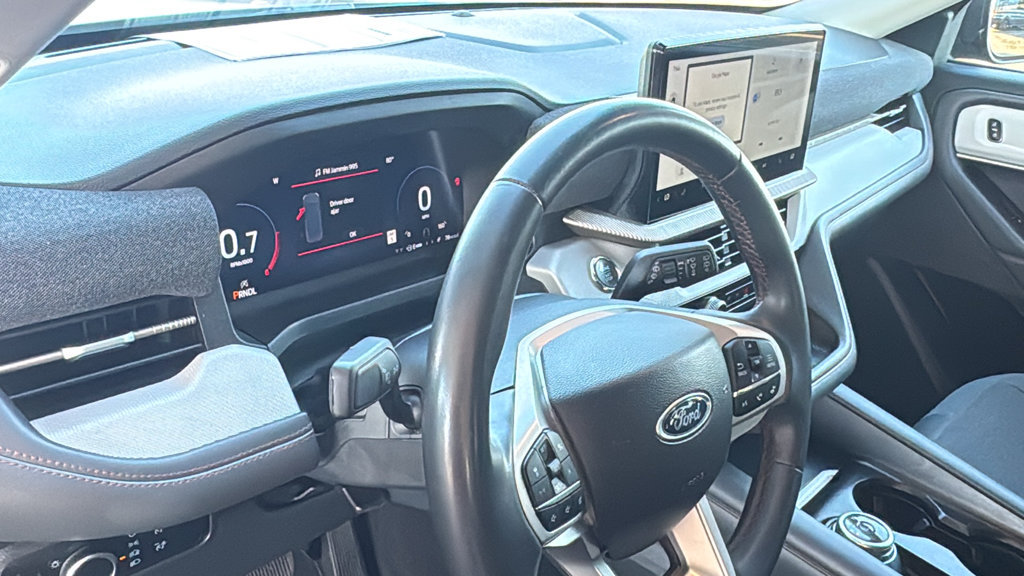 Used 2025 Ford Explorer Active RWD image 21