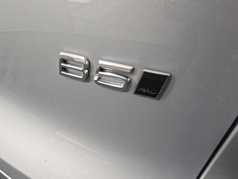 Certified 2023 Volvo XC40 B5 Plus w/ Driver Assist Package image 10