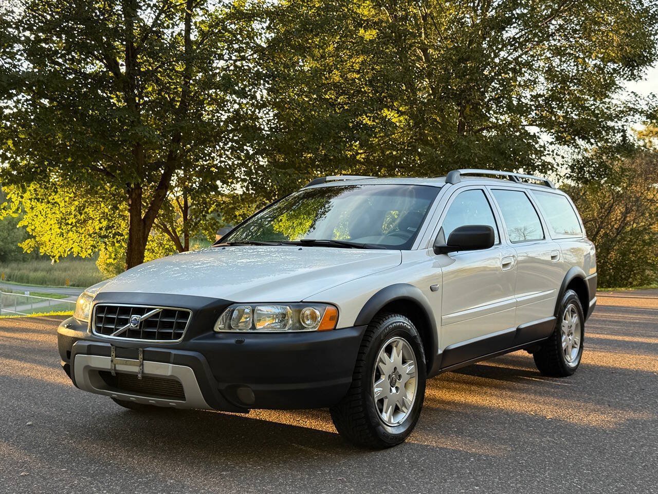 Used 2005 Volvo XC70 AWD/4WD image 1