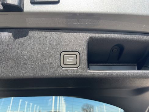 New 2025 Chevrolet Equinox EV RS image 13