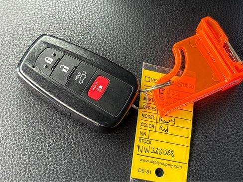 Used 2022 Toyota RAV4 XLE w/ Convenience Package image 27