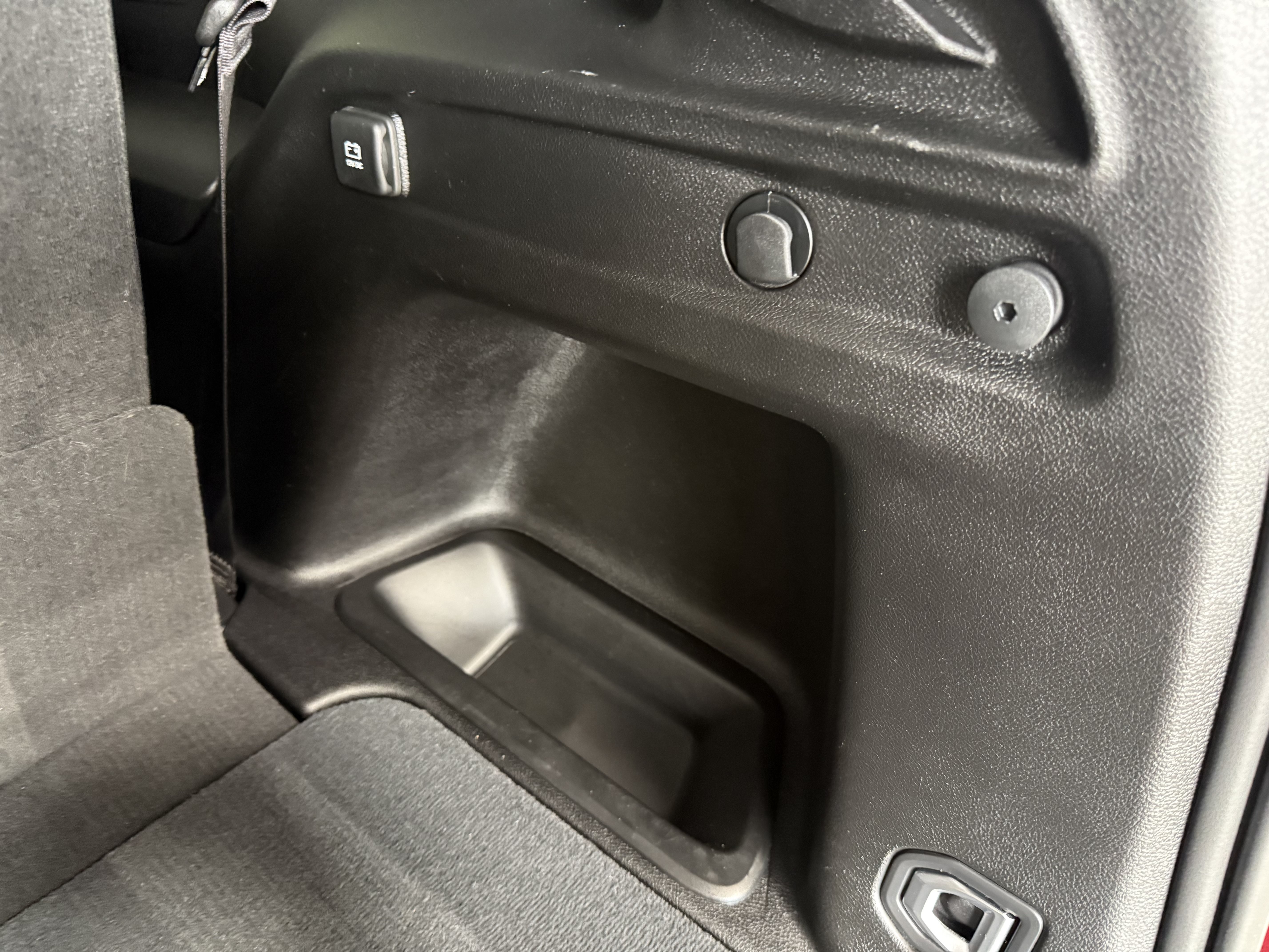 Used 2023 Jeep Grand Cherokee L Limited w/ Black Appearance Package AWD/4WD image 8