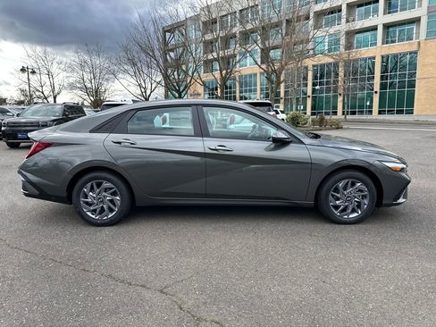 New 2026 Hyundai Elantra Blue image 7