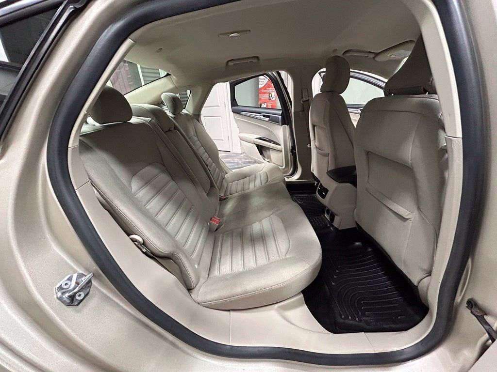 Used 2017 Ford Fusion SE FWD image 41