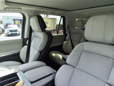 New 2026 Lincoln Navigator L Reserve AWD/4WD image 14