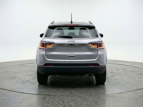 Used 2025 Jeep Compass Limited image 7