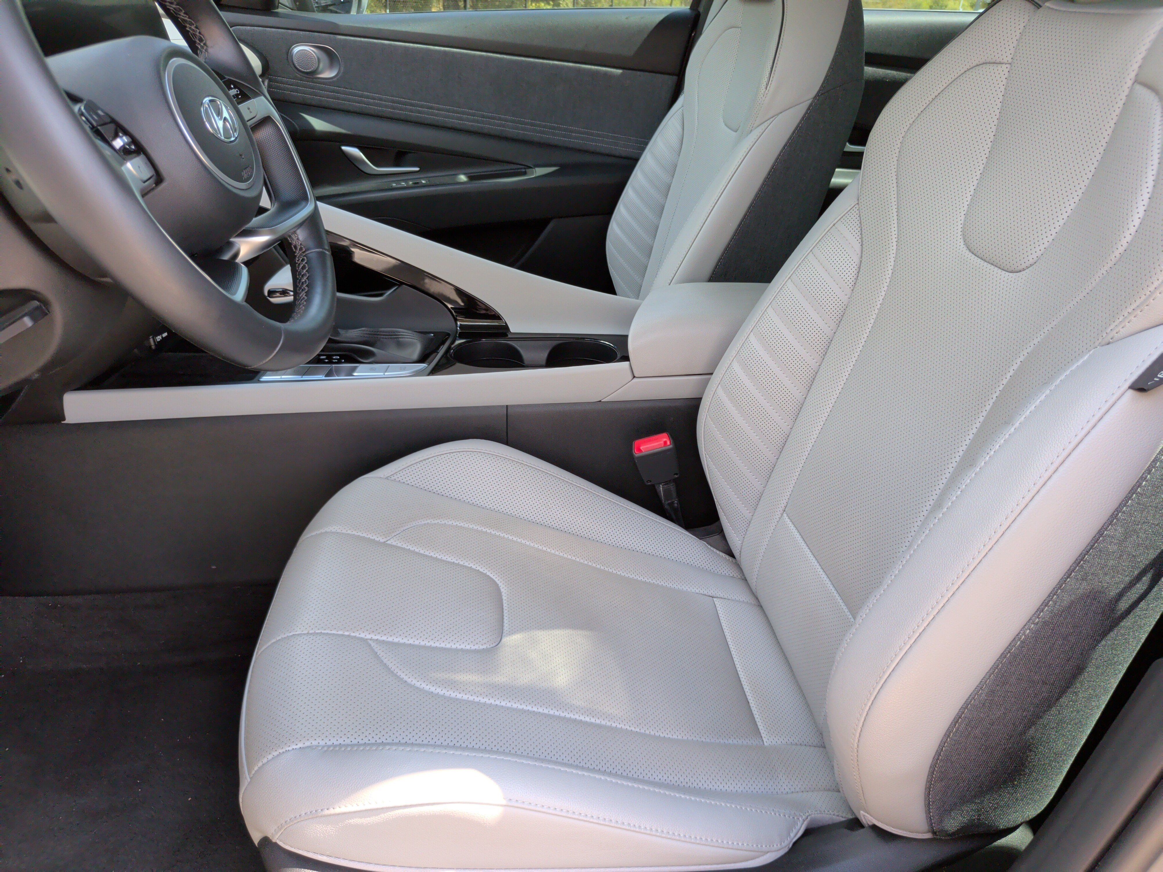 Used 2022 Hyundai Elantra Limited FWD image 26