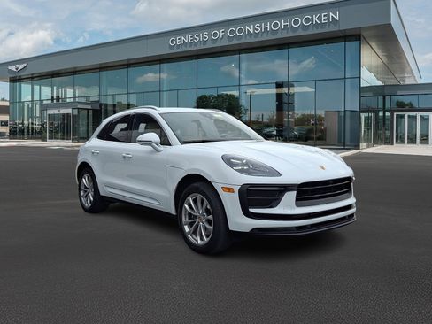 Used 2022 Porsche Macan image 2