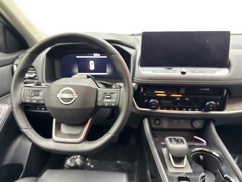 Used 2025 Nissan Rogue Platinum w/ Tech Package image 40