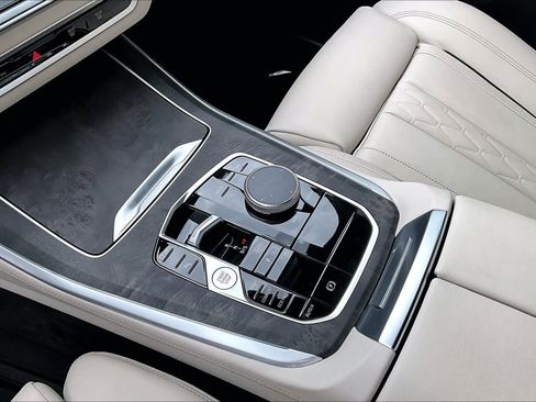 Used 2024 BMW X5 sDrive40i w/ M Sport Package RWD image 17