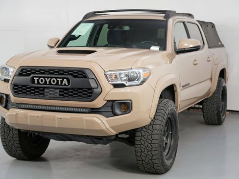 Used 2020 Toyota Tacoma TRD Sport image 40