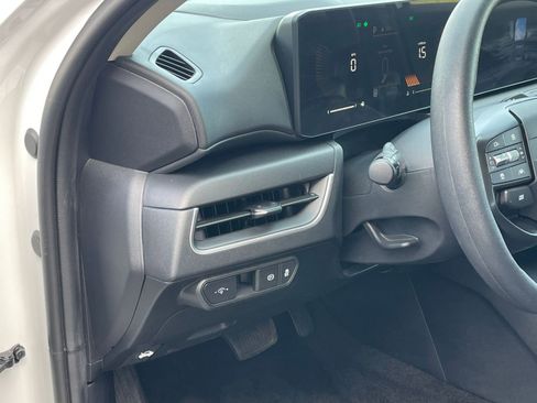 Used 2025 Kia K4 LXS image 33