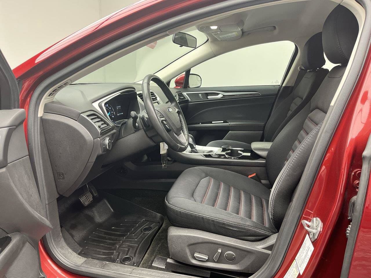 Used 2016 Ford Fusion SE AWD/4WD image 3