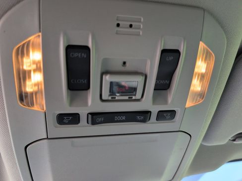 Used 2022 Toyota Highlander XLE image 31