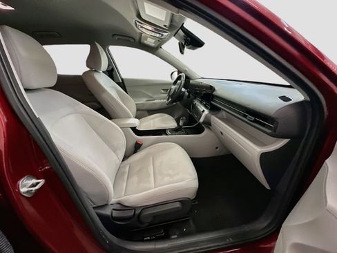Used 2025 Hyundai Kona SEL AWD/4WD image 32